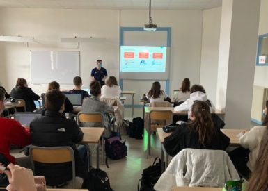 les-anciens-etudiants-de-bts-anabiotec-a-la-rencontre-de-la-classe-de-premiere-annee-a-li-s-v-t