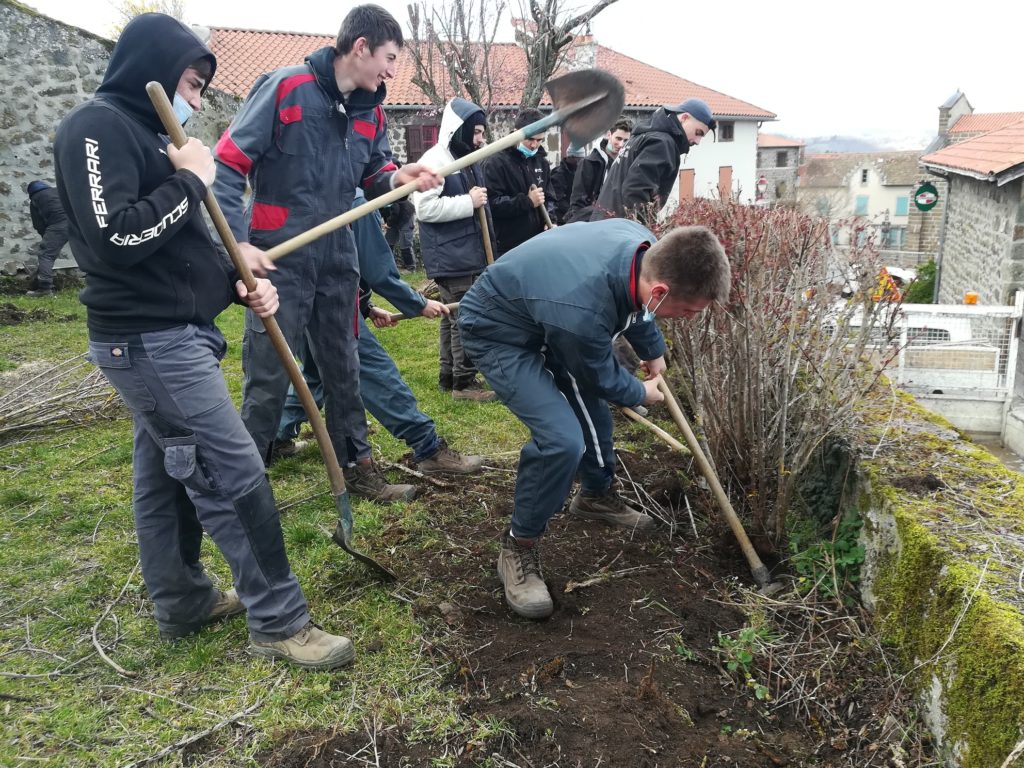 jardin-medieval-a-polignac-par-les-apprentis-paysagistes