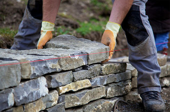 cqp-ouvrier-en-construction-douvrages-paysagers