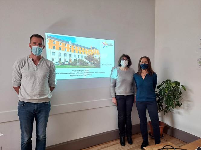 venue-de-mme-benat-membre-du-bureau-delegue-a-lenseignement-superieur-et-a-la-formation-et-conseillere-municipale-a-la-mairie-du-puy-en-velay
