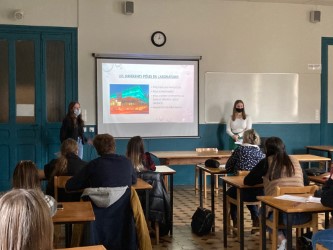 les-etudiants-de-bts-anabiotec-presentent-la-filiere-laboratoire-de-li-s-v-t-aux-lyceens