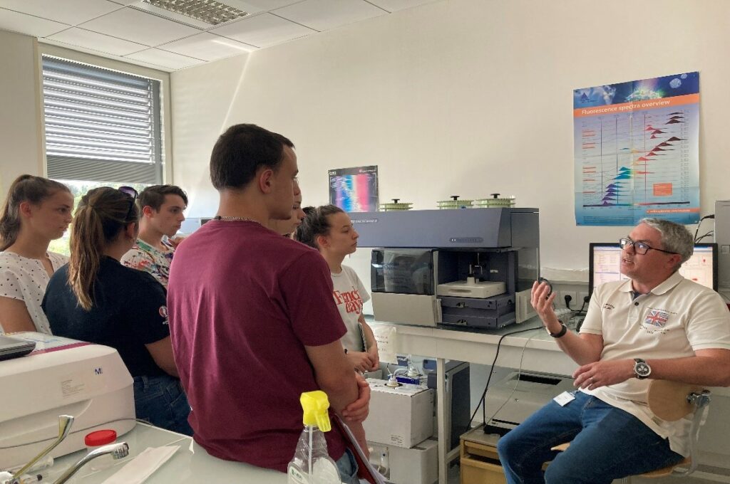 les-bts1-anabiotec-decouvrent-des-techniques-de-pointe-sur-le-campus-sante-innovations-de-saint-etienne