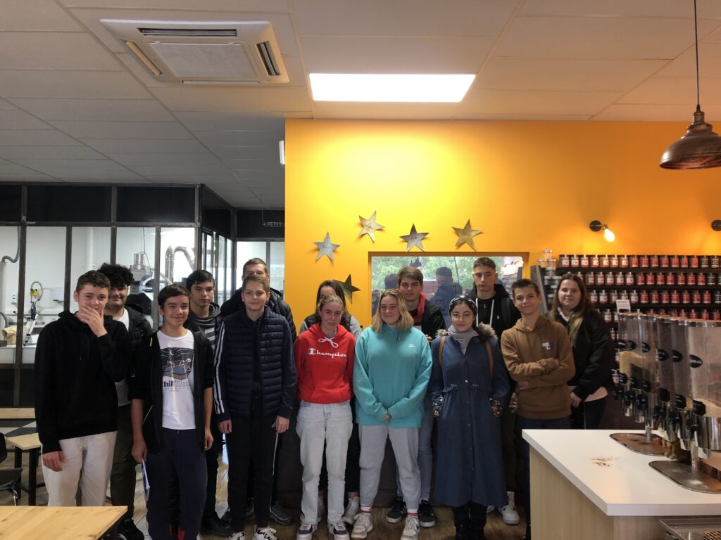 les-2pro-abil-et-les-1eres-lcq-en-visite-a-la-verrerie-de-veauche-et-a-charles-chocolartisan-a-civens