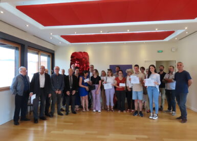 rotary-club-deux-apprenants-de-lisvt-recoivent-le-prix-des-metiers