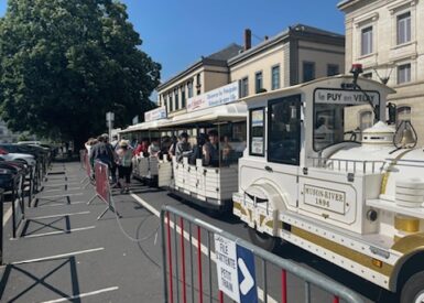les-eleves-de-3e-ont-visite-le-puy-a-bord-du-petit-train-touristique